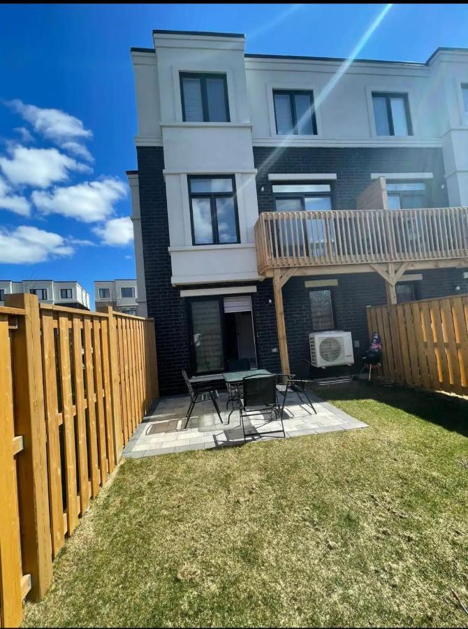 Ensuite Guest Room With Separate Entrance Mississauga Bagian luar foto